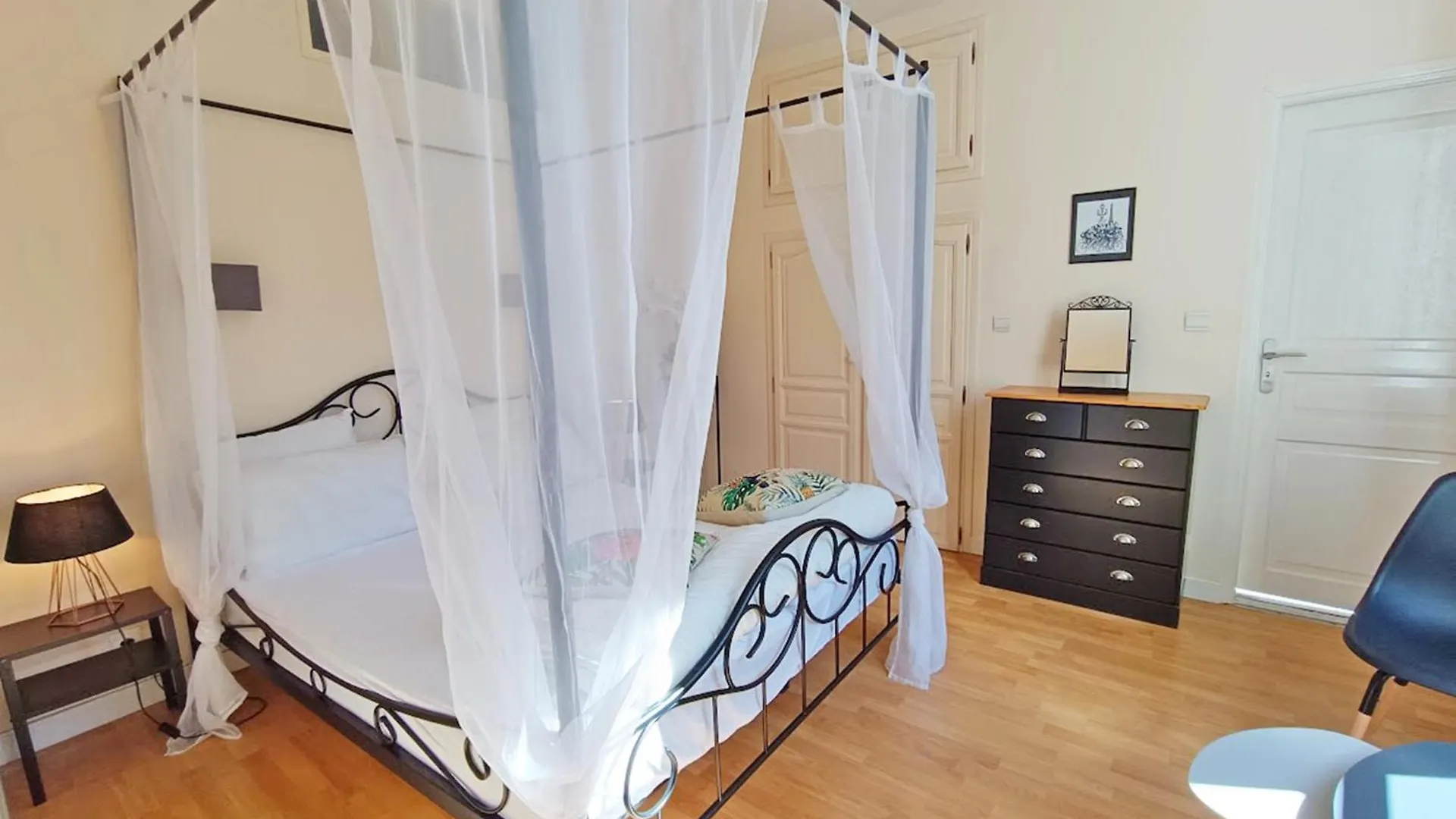 Luchon Holidays, Parking, Wifi, Balcon, Cave, T3 8 Personnes Bagnères-de-Luchon Frankrig