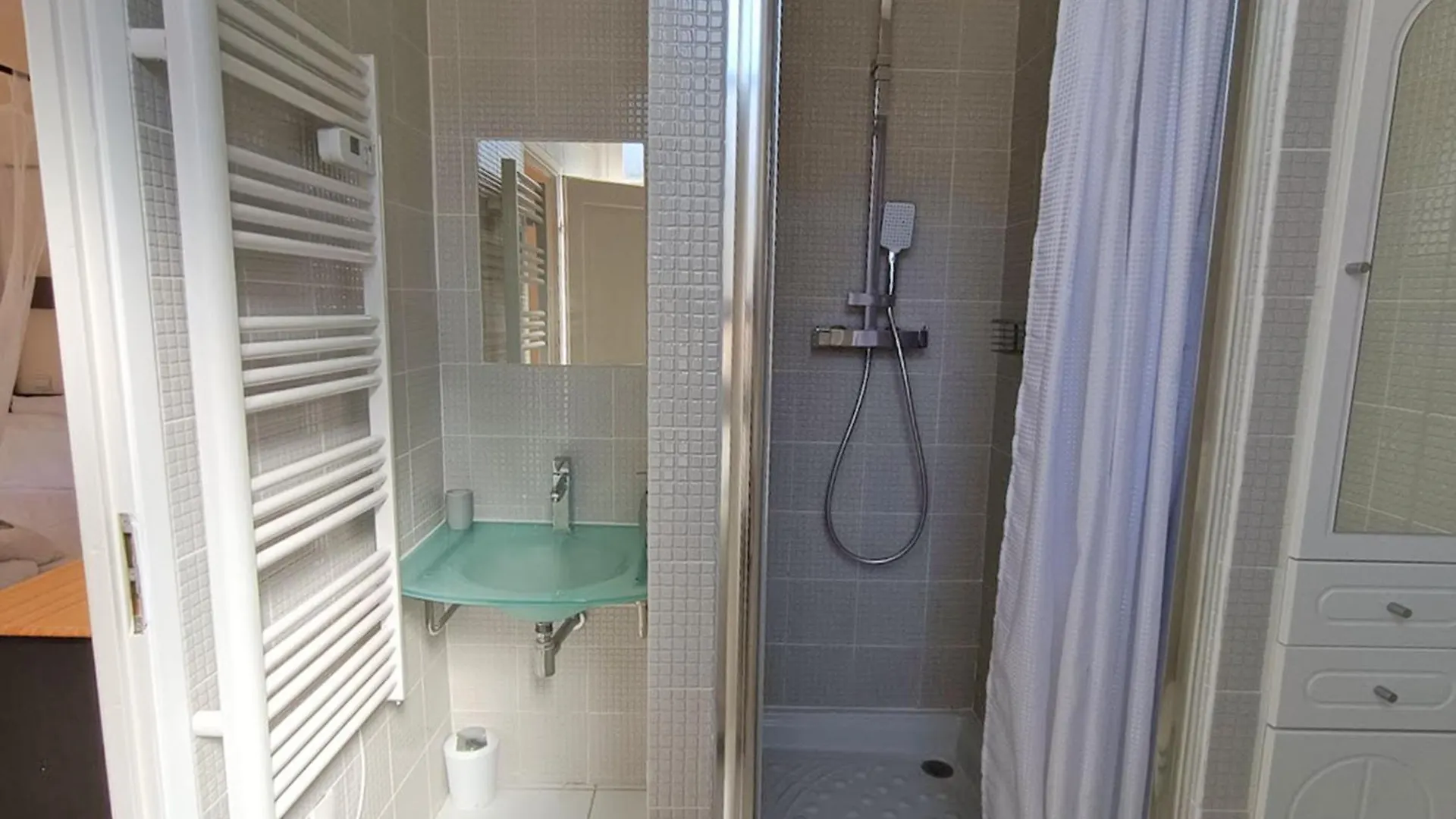 Luchon Holidays, Parking, Wifi, Balcon, Cave, T3 8 Personnes Bagnères-de-Luchon 0*,  Frankrig