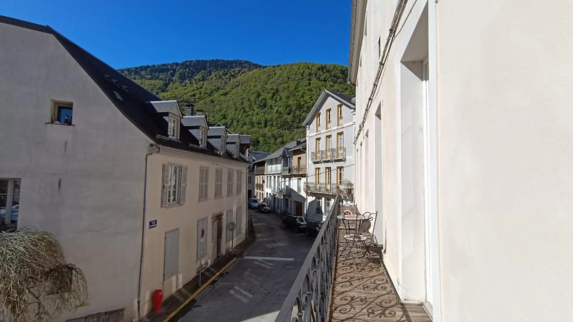 Luchon Holidays, Parking, Wifi, Balcon, Cave, T3 8 Personnes Bagnères-de-Luchon Frankrig